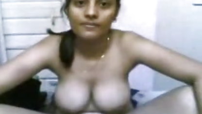 निक्की अपनी शैलियों हिंदी पिक्चर फिल्म सेक्सी मूवी को दिखाती है