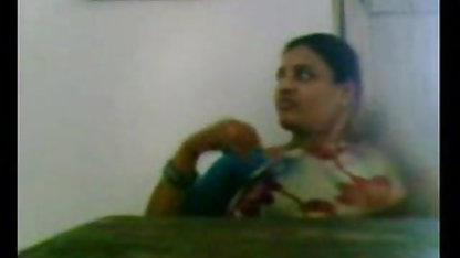 निगल लैटिना, एक पिक्चर सेक्सी मूवी मैला