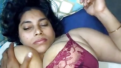 सींग का बना हुआ सुनहरे बालों वाली दाई के हिंदी नंगी ब्लू मूवी साथ उसकी स्कर्ट