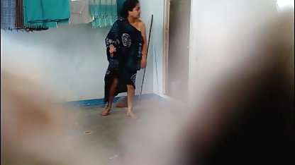 आकर्षक सेक्सी मूवी वीडियो में वह पुरुष बेब स्ट्रिप्स और नाटकों उसके बड़े डी