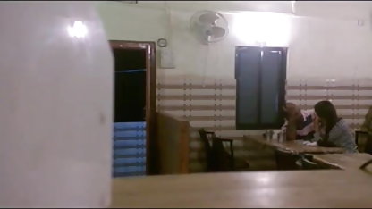 किशोर विभिन्न पदों में उसके शरीर की राजस्थानी सेक्सी मूवी पिक्चर पड़ताल