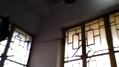वह सेक्सी मूवी वीडियो में दिखाएं उसे घर लाता है तो