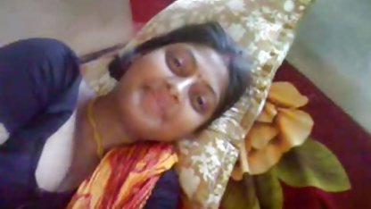 फट के साथ सेक्सी हिंदी मूवी वीडियो में Footjob