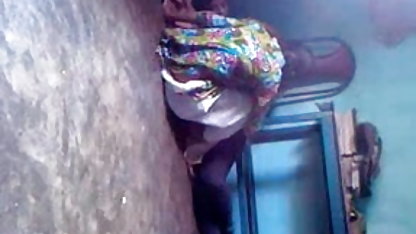 पेशाब में खेलने के लिए शरारती सेक्स पिक्चर फुल सुनहरे बालों वाली